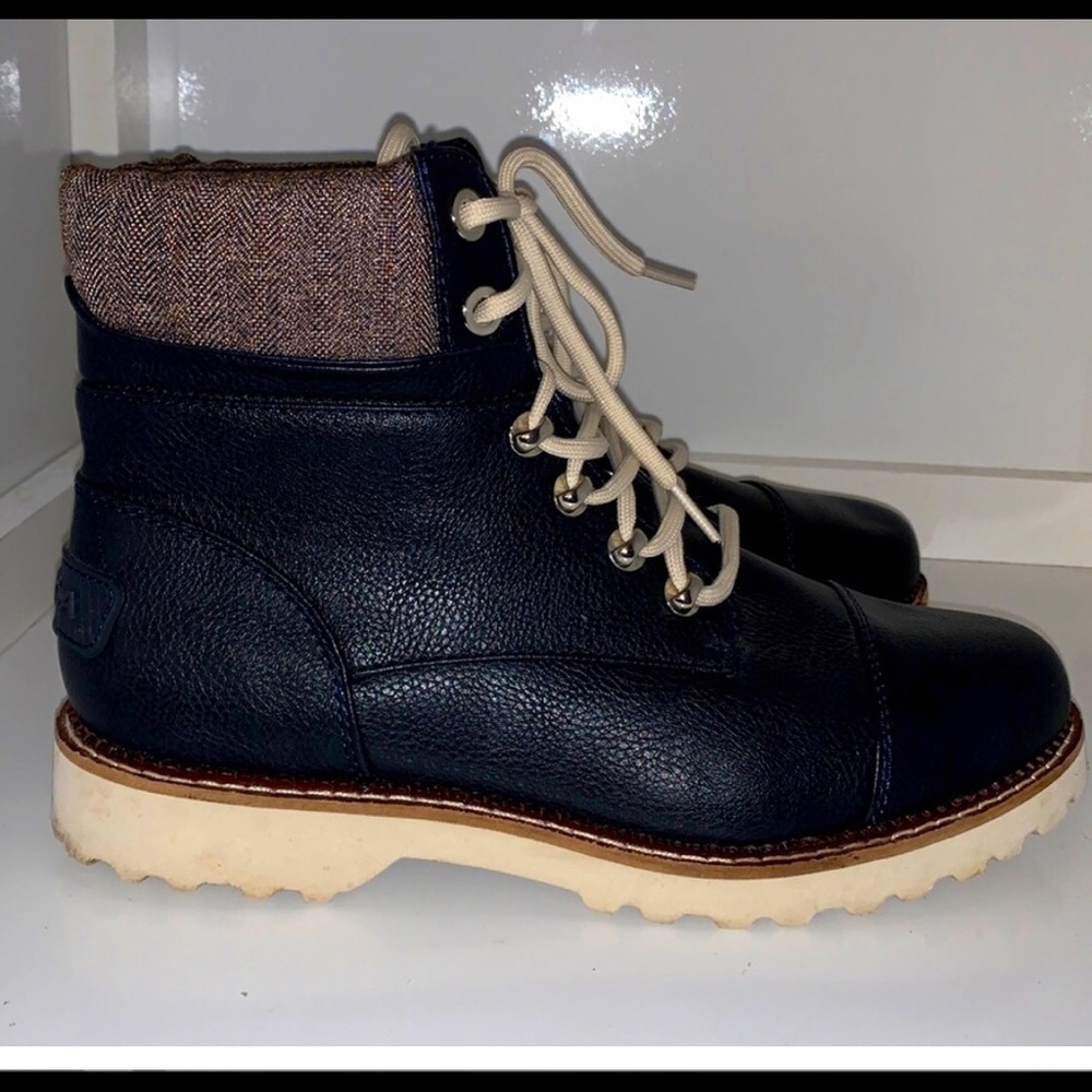 Nautica short lace up navy blue boots size 8